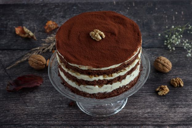 Tiramisu-Torte mit Walnüssen und Schokolade