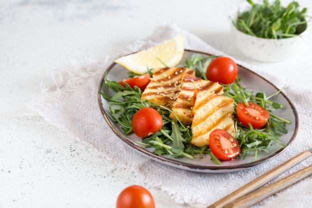 Halloumi auf Salat