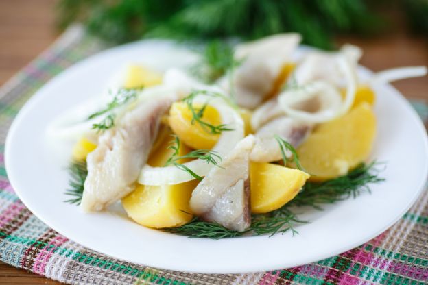 Hauptgang: Matjes-Filet in Apfel-Dill-Sahnesauce