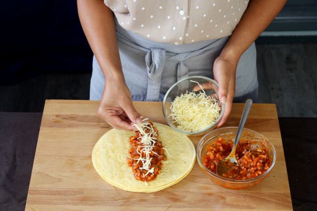 ZUBEREITUNG DER ENCHILADAS