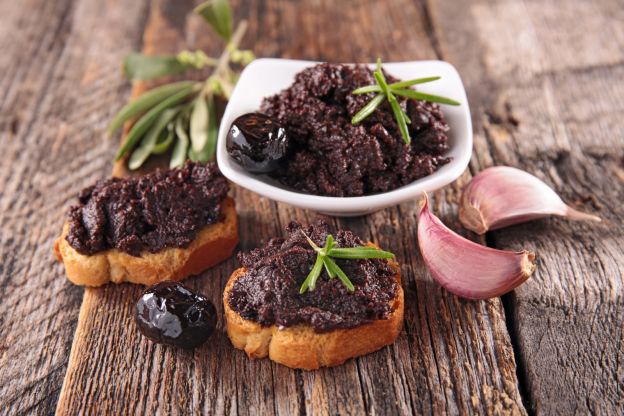 Tapenade aus schwarzen Oliven