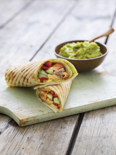 Wraps mit gegrilltem Lachs und Guacamole