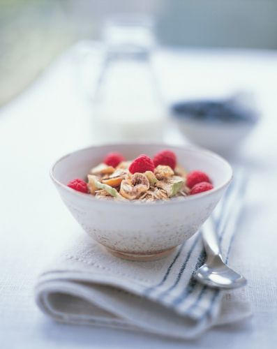 Müsli mit Haferflocken und Trockenfrüchten