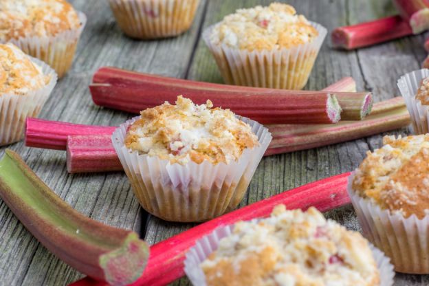 Rhabarber-Streusel-Muffins mit Haferflocken