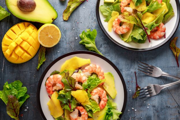 Mango, Avocado und Shrimpsalat