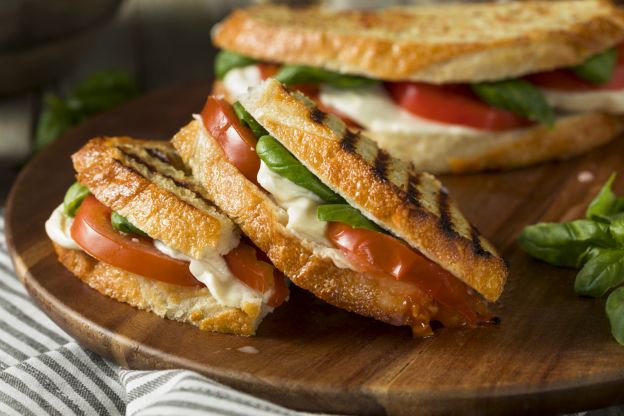 Gegrilltes Sandwich Caprese