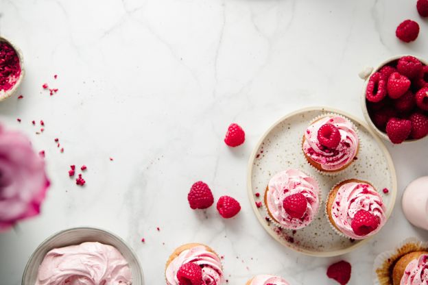 Köstliche Cupcakes mit Himbeer-Frosting