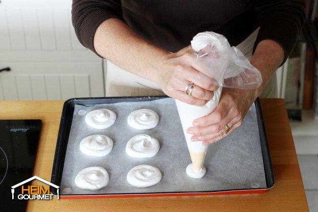 Die Meringen backen