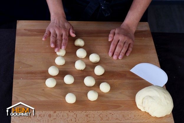 Die Minibrötchen formen