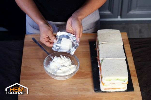 Den restlichen Frischkäse vermengen