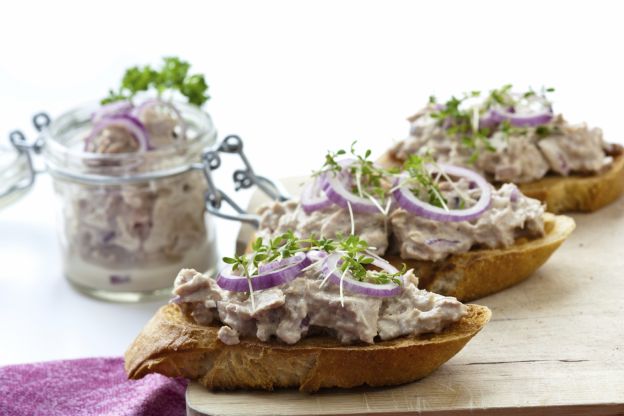 Bruschetta mit Thunfisch und Zwiebel