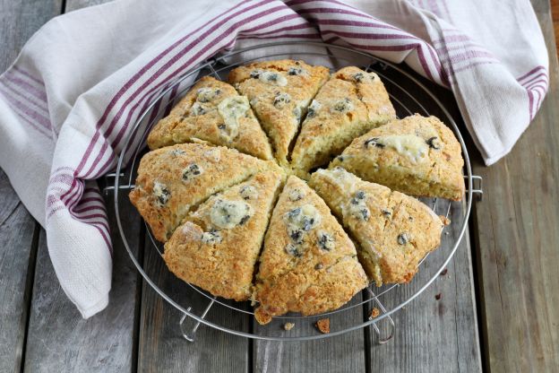 Käse-Scones mit mildwürzigem Blauschimmelkäse