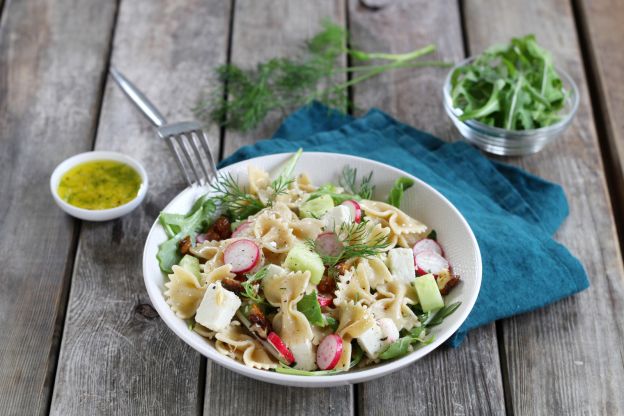 Farfalle-Nudelsalat mit Radieschen