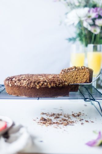 Nussbrot mit Haferflocken und Schokochips