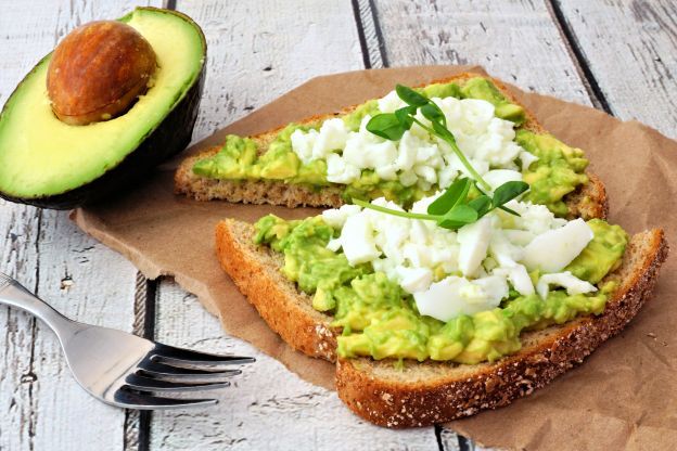 Avocado-Toast mit Ei