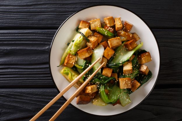 Pak Choi mit Tofu und Sesam-Soße