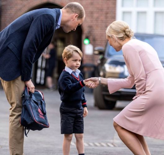 Einer der jüngsten Royals isst...