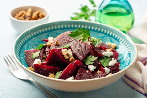 Vegetarischer Rote Bete Salat mit Schafskäse