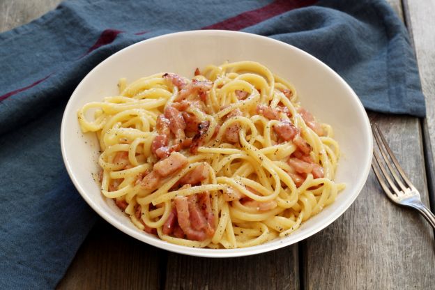 6. Carbonara mit Sahne zubereiten