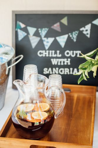 Traditionelle Sangria mit Zitronenmelisse