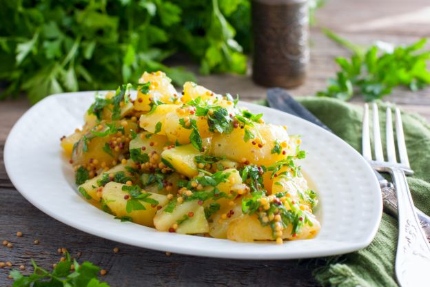 Kartoffelsalat mit Essig und Öl