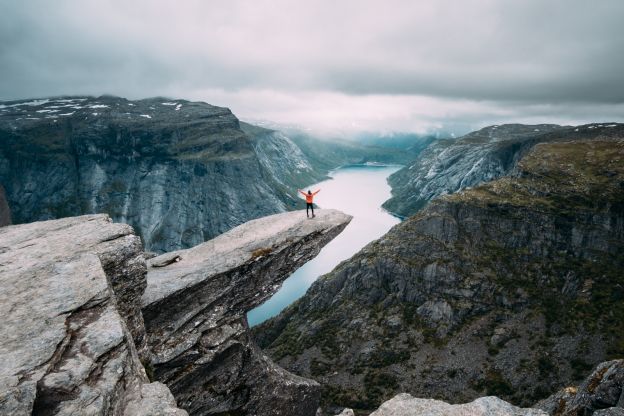 Wandere zur Trollzunge in Norwegen