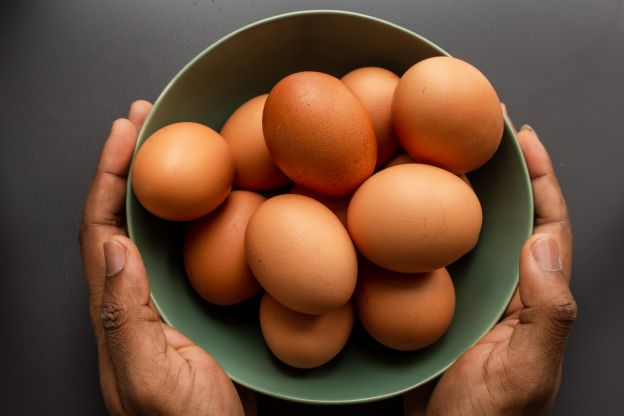 Wie lange hält sich ein gekühltes und ein ungekühltes Ei?