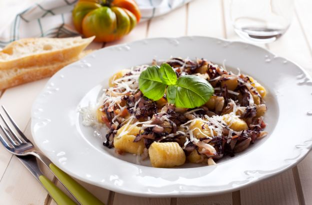 Gnocchi mit Radicchio, Speck und Parmesan