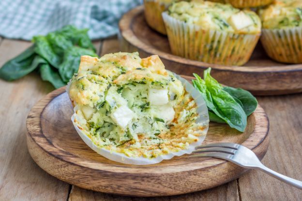 Herzhafte Muffins mit Feta und Spinat