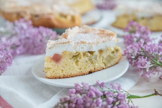 Rhabarberkuchen mit Baiserhaube