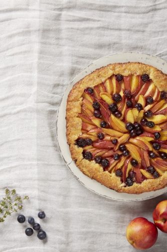 Tarte mit Nektarinen und Blaubeeren