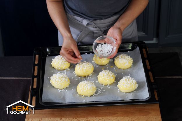 Die Windbeutel backen: