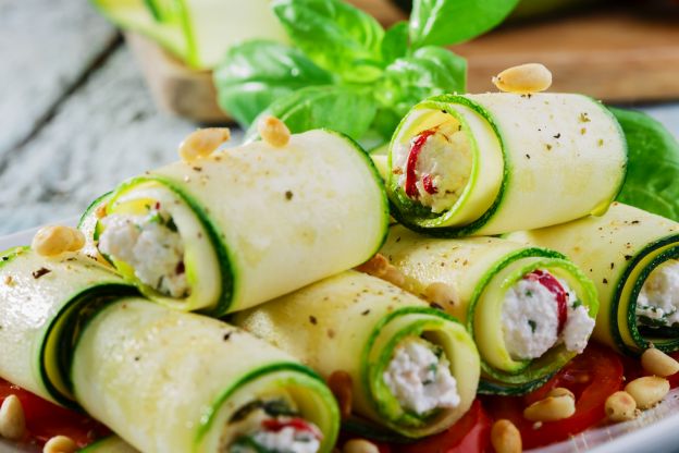 Zucchinicanneloni mit Ricottafüllung in Tomatensauce