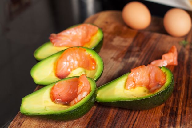 Avocado mit Lachs