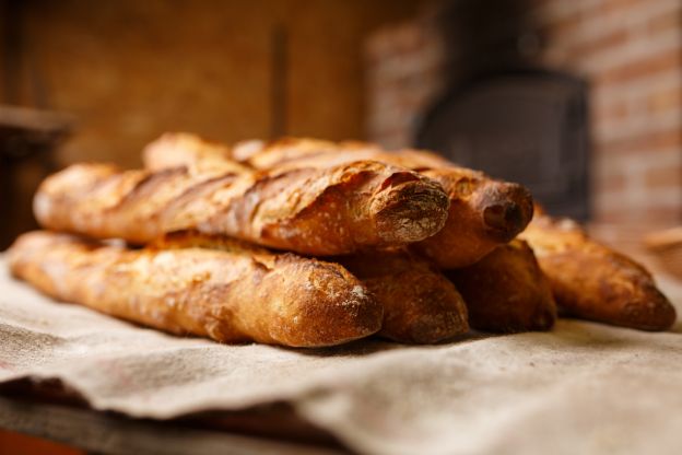 ...und mit diesem Trick bekommt ihr bereits trockenes Brot wieder frisch