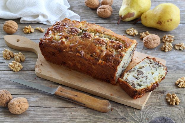 Kuchen mit Birnen, Nüssen und  Roquefort