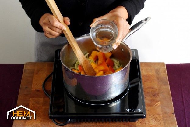 Suppe und Quinoa kochen