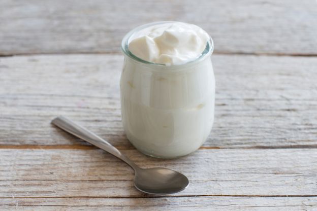 Feuchtigkeit: Joghurt-Zucker- Peeling