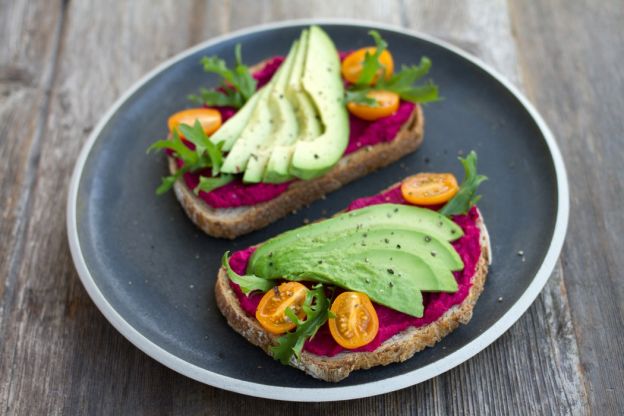 Rote-Bete-Avocado-Toast