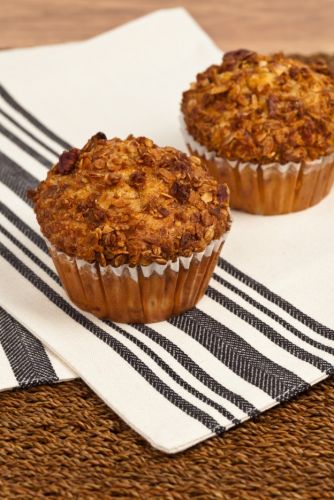 Muffins mit Pfirsichen und Haferflocken