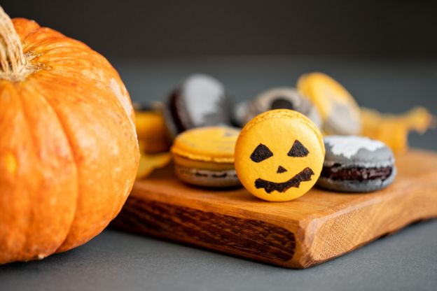 Halloween Macarons