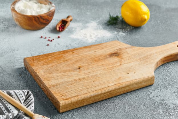 Schneidbrett aus Holz reinigen