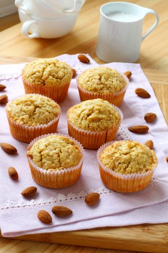 Muffins mit Mandelmilch und Äpfeln