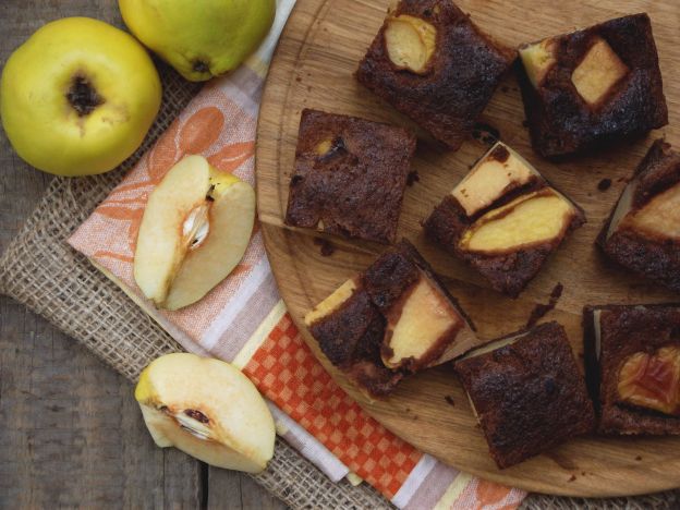 Schokoladenkuchen mit Quitten