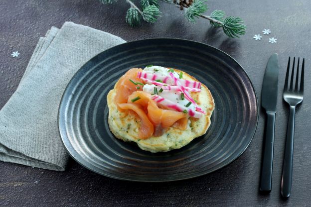 Kräuterpfannkuchen mit Räucherlachs