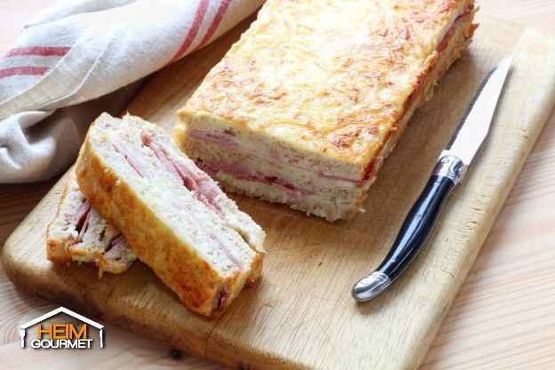 Sandwichkuchen mit Toastbrot, Béchamelsoße, Käse & Schinken