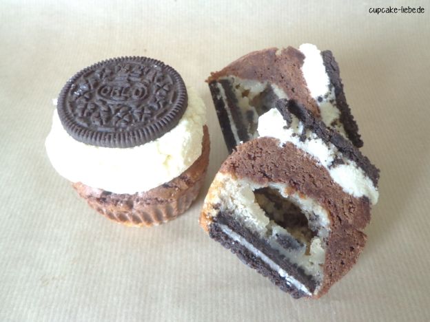 Schoko Cupcakes mit Oreo Cookie Dough Kern