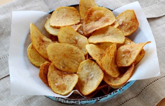 Selbst gemachte Chips mit Meersalz