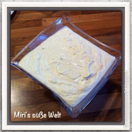 Bayrisch Creme mit roter Grütze