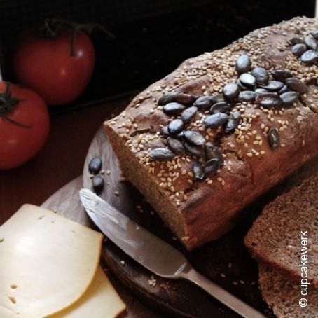 Roggenvollkornbrot mit Sesam und Kürbiskerne